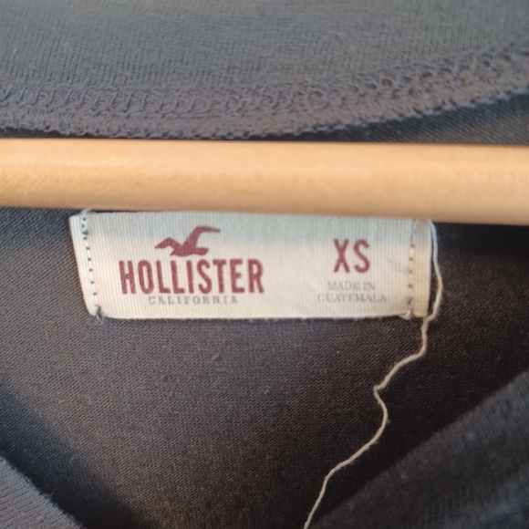 Hollister Graphic T-shirt - Picture 2 of 2